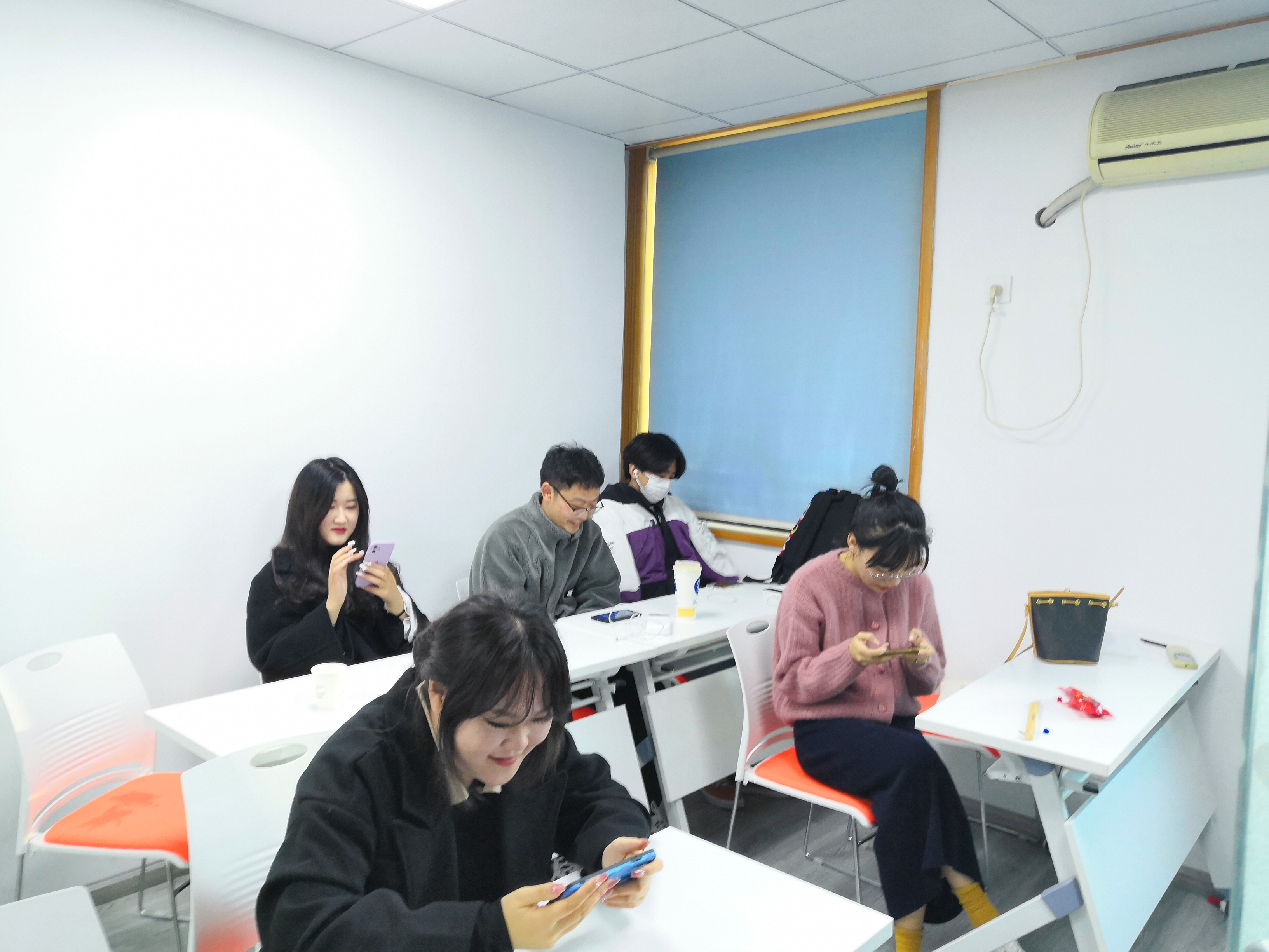 2-211212105RYR.jpg